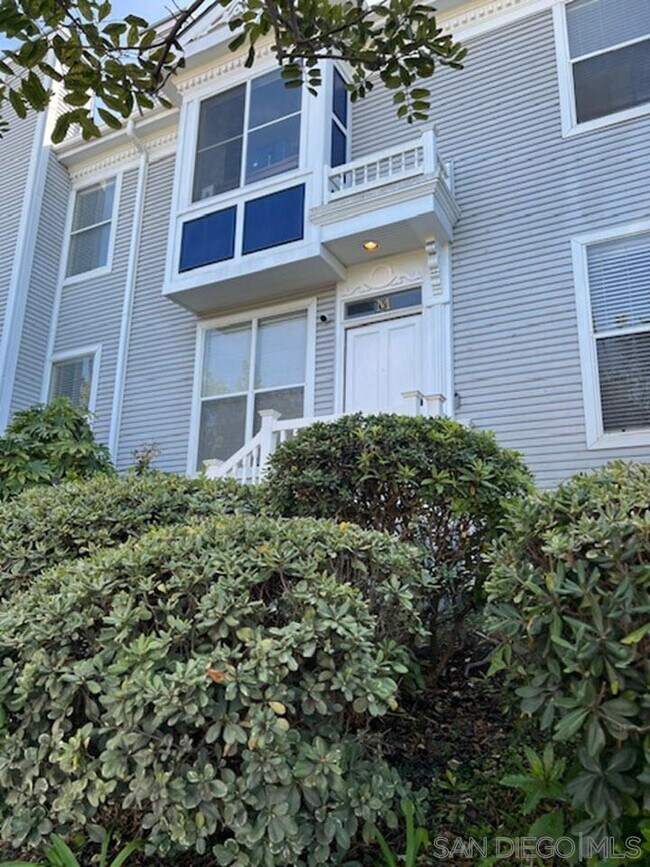 Building Photo - 211 Dahlia Ave