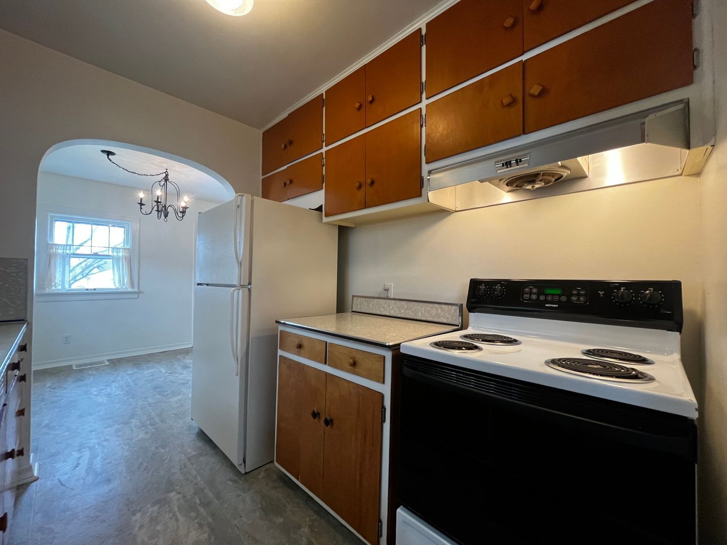 Building Photo - 2706 Waynewood Dr