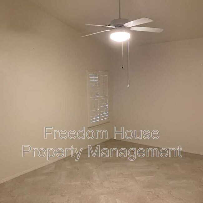 Building Photo - 3260 Helicopter Ave