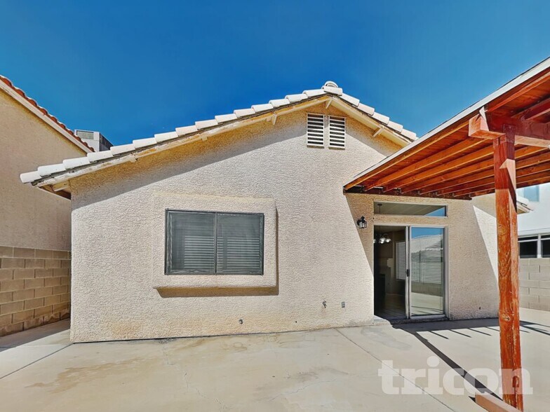 Building Photo - 5703 Roundrock Dr