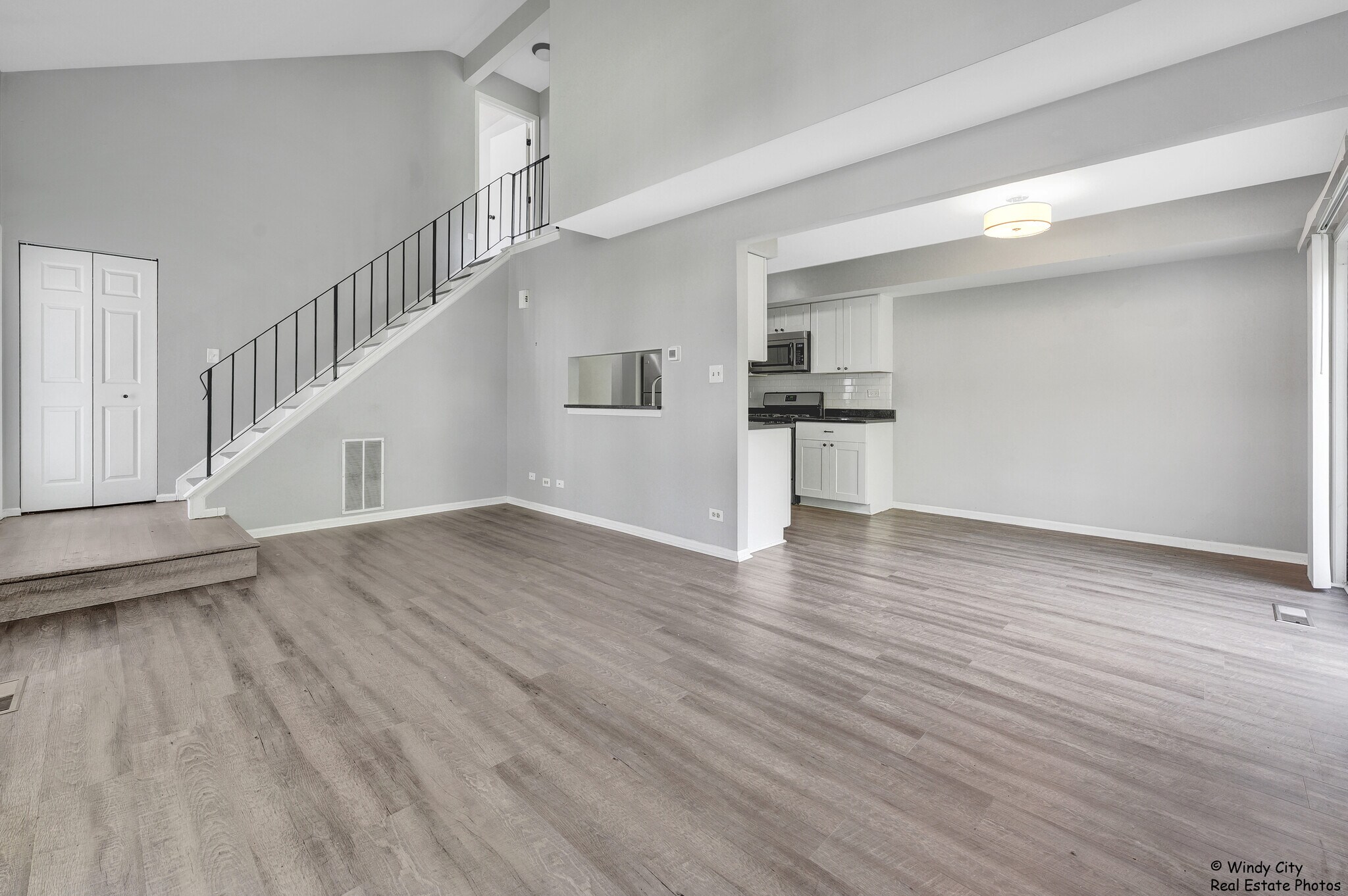 Building Photo - 240 Acorn Dr