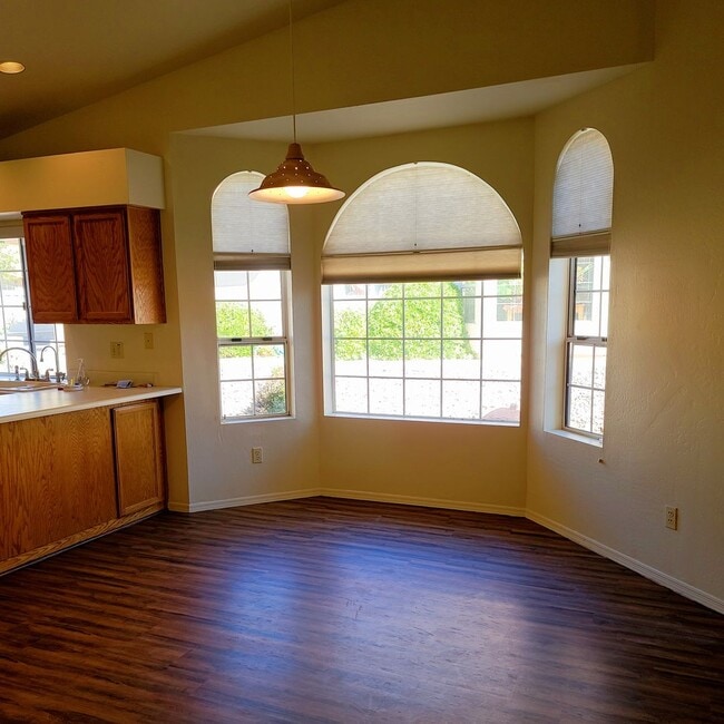 Building Photo - TOWNHOME - COTTONWOOD - SAWMILL GARDENS