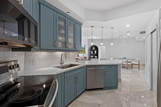 Building Photo - 888 Brickell Key Dr