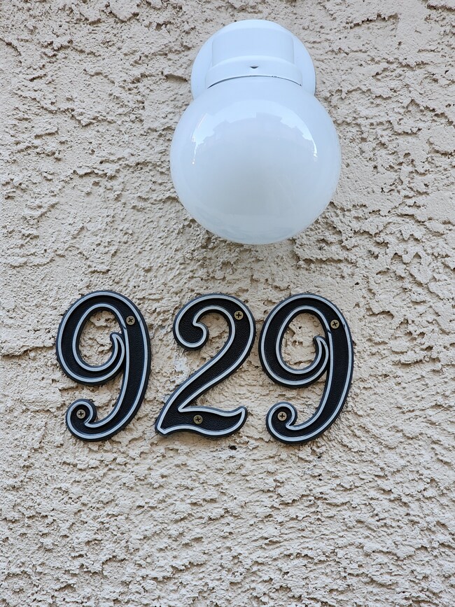 Building Photo - 929 Dusty Creek St