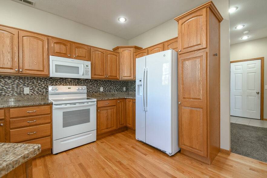 Building Photo - 9412 Forest Glen Dr