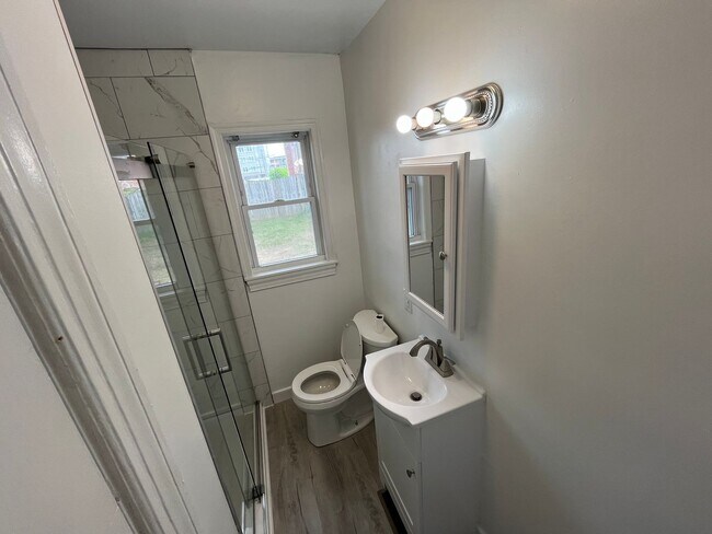 Building Photo - 3406 Cutshaw Ave