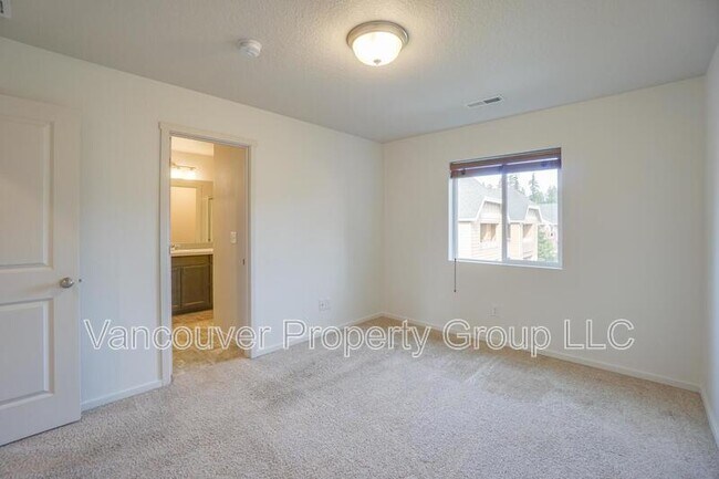 Building Photo - 2153 NE 118th Pl