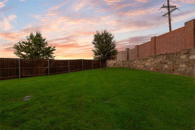 Building Photo - 2418 Hillview Dr