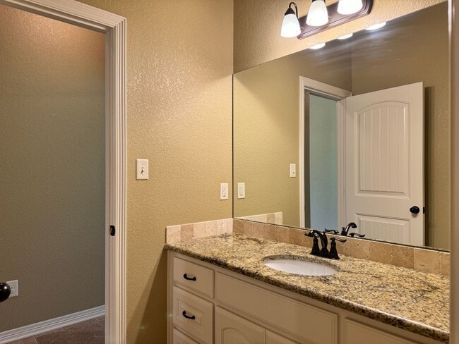 Building Photo - 11865 Poydras