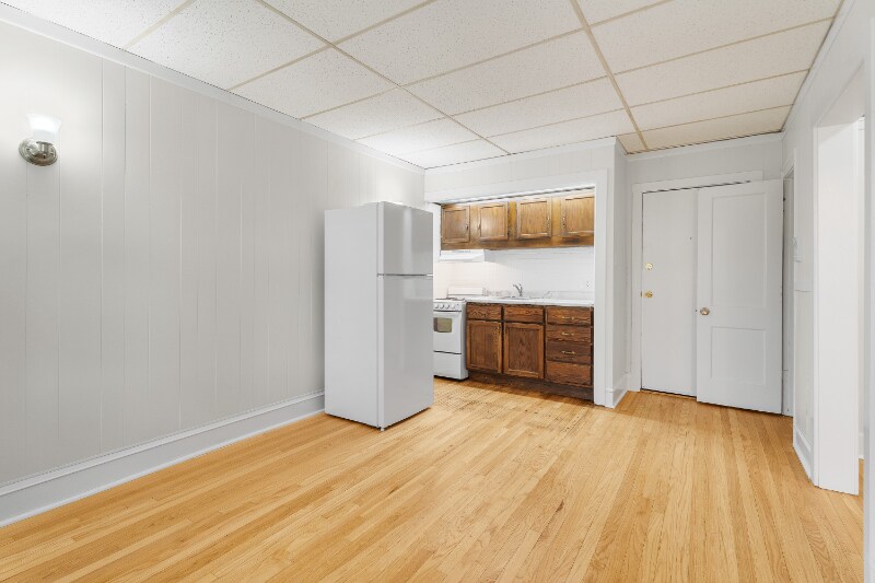 Building Photo - 1440 W Howard St