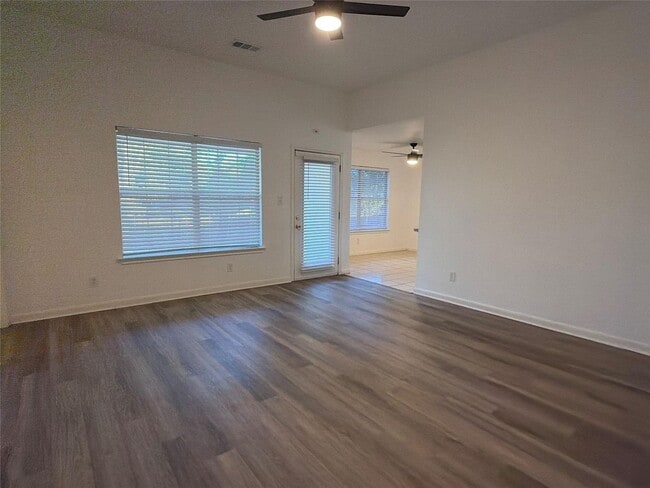 Building Photo - 103 N Mockingbird Cir