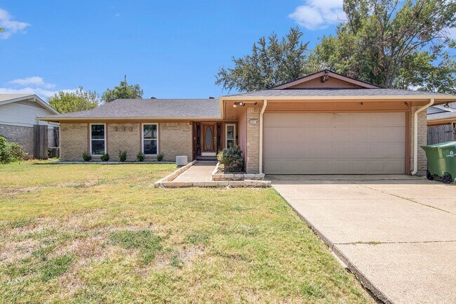 Building Photo - This charming home in Carrollton, Texas, i...