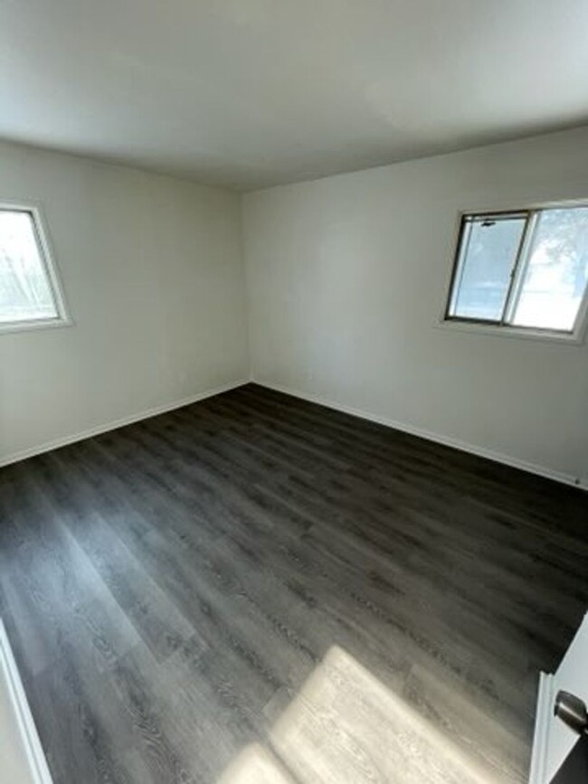 Building Photo - Updated 3BD/1BA