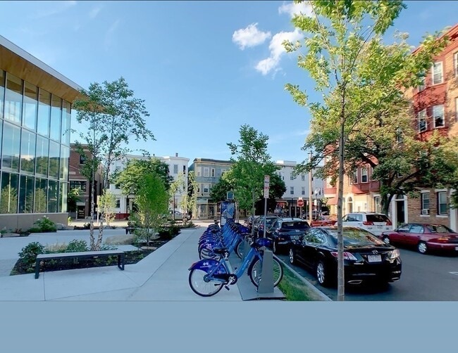 Building Photo - 148 Berkshire St