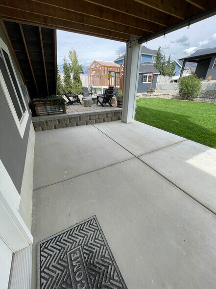 Building Photo - 976 N 200 E