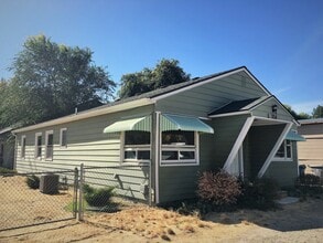 Building Photo - Affordable 3 bd, 2 bath home in the heart of Garden City just off Chinden & 39th.