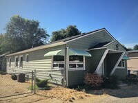 Building Photo - Affordable 3 bd, 2 bath home in the heart of Garden City just off Chinden & 39th.