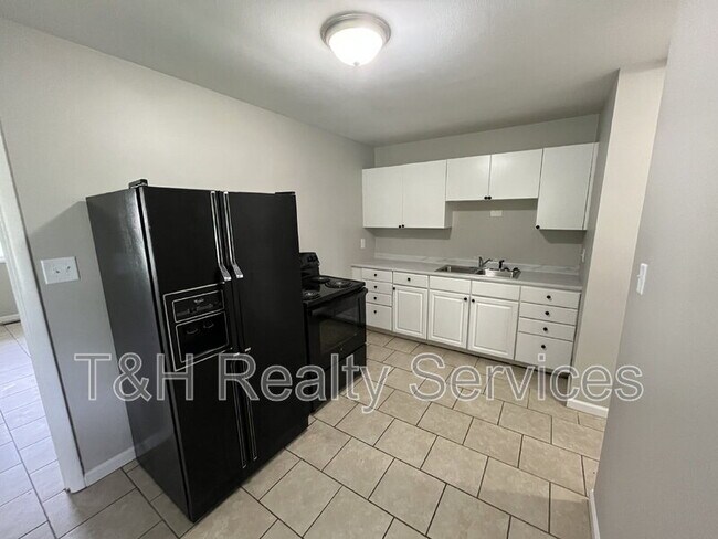 Building Photo - 622 Brewer Pl