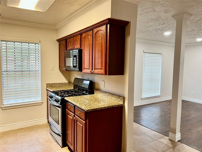 Building Photo - 12110 Murr Way