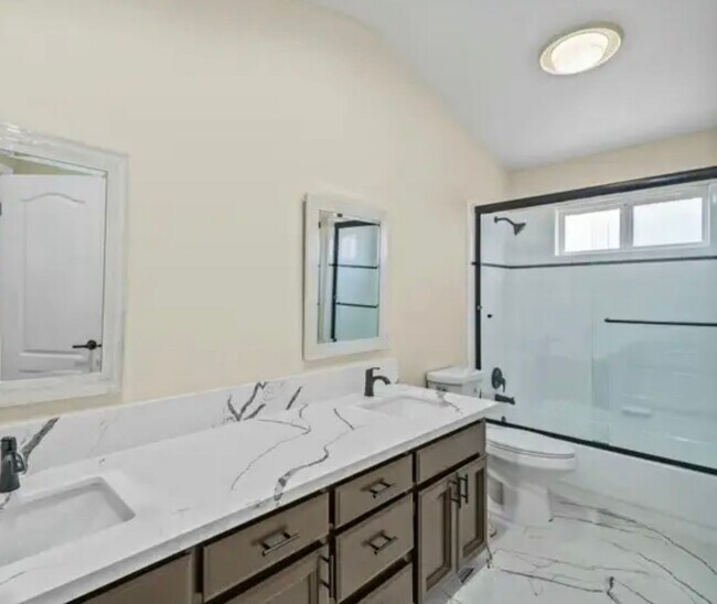 Building Photo - Single Family Home