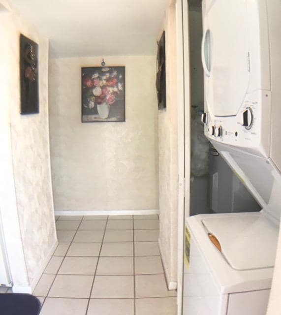 Building Photo - 9 Golfs Edge