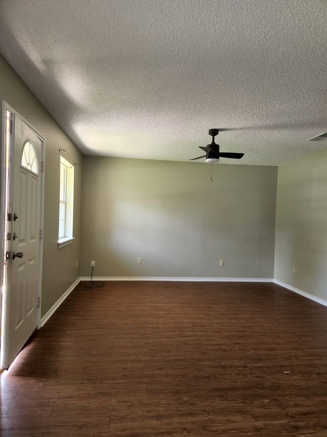 Building Photo - Recently remodeled 3 bedroom, 2 bath brick home