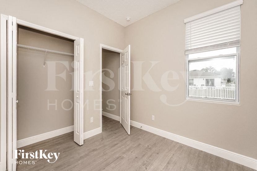 Building Photo - 674 Tobias St