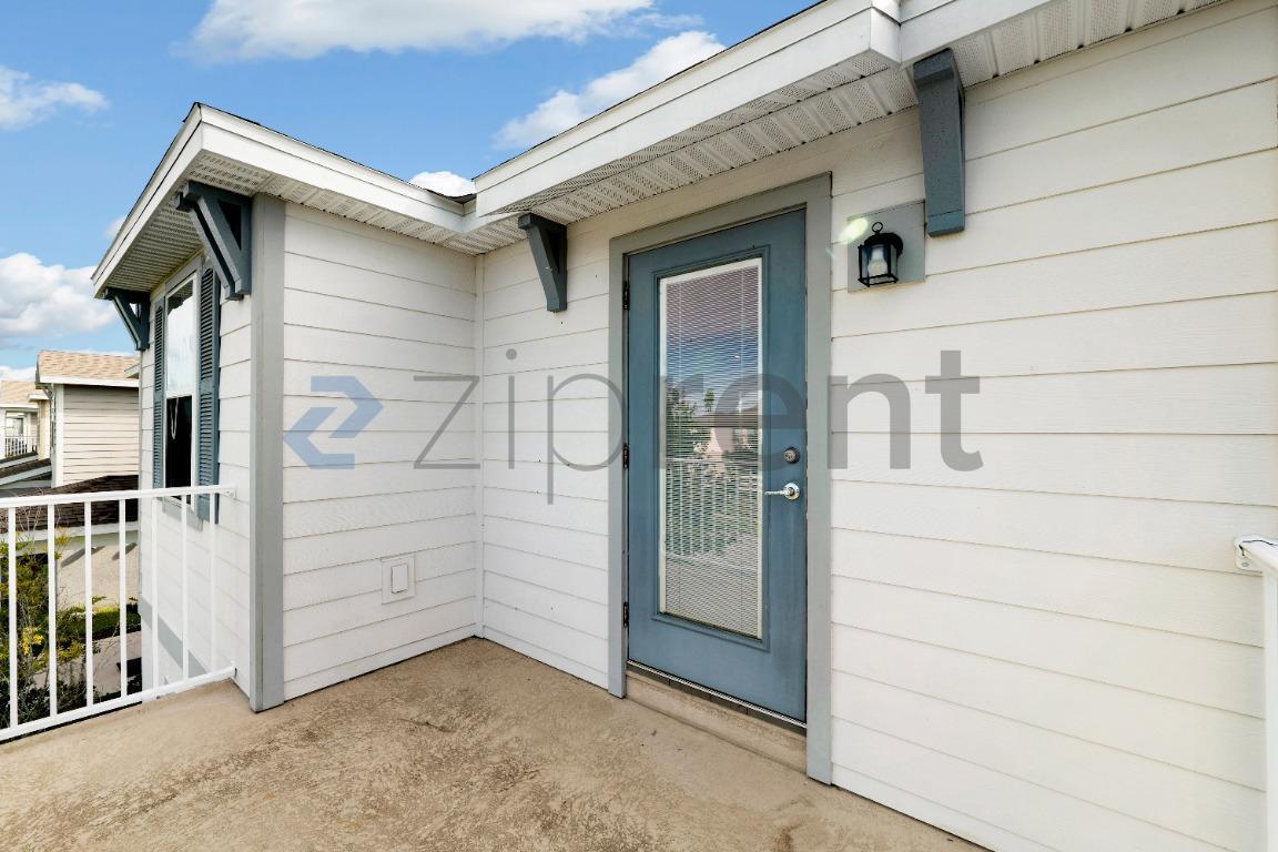 Building Photo - Unit