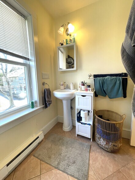 Building Photo - 15 Westbourne Rd