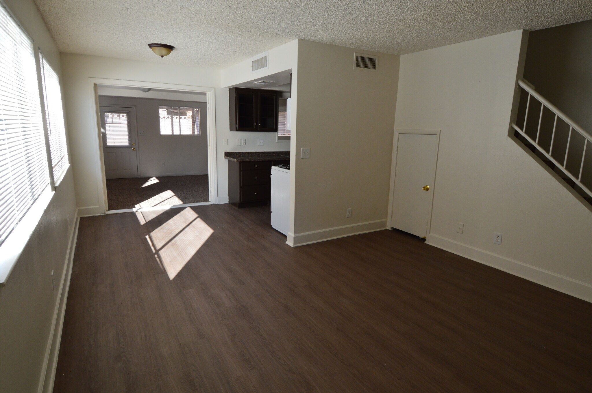 Building Photo - 1553 Teardrop St