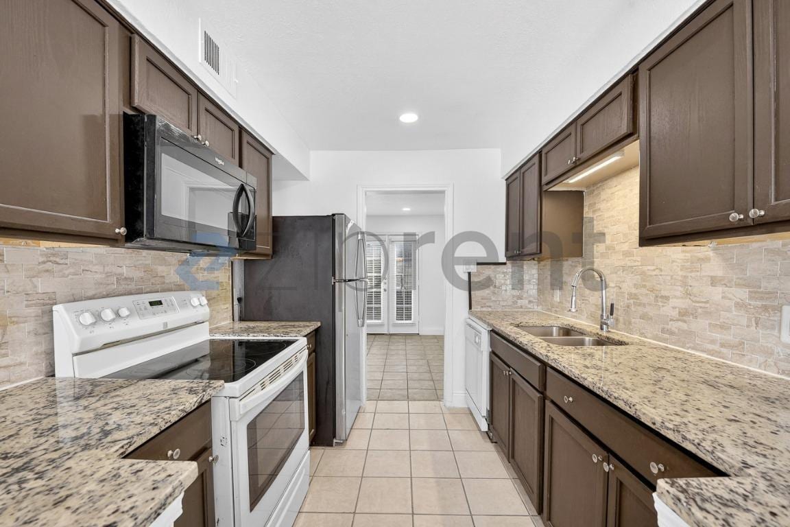 Building Photo - 4626 San Jacinto St