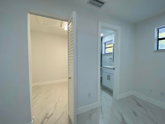 Building Photo - 267 NW 36th Ave