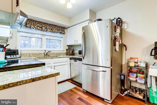 Building Photo - 7761 Inversham Dr