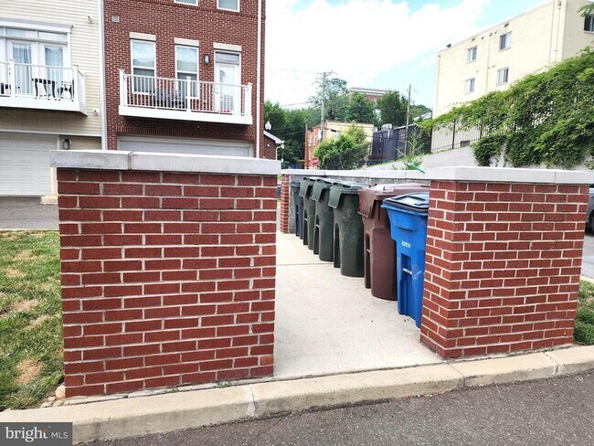 Building Photo - 2610 Sheridan Rd SE