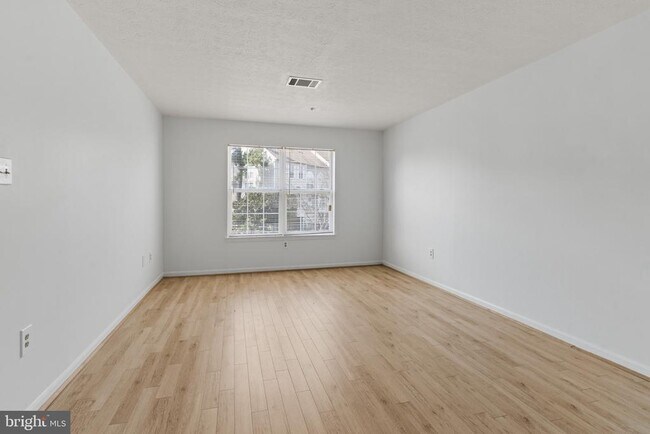 Building Photo - 6033 Grenfell Loop