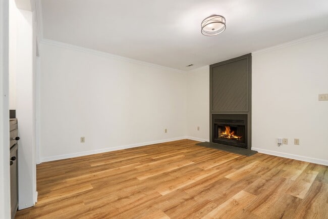 Building Photo - 3-Bedroom Townhouse in the Heart of Cary
