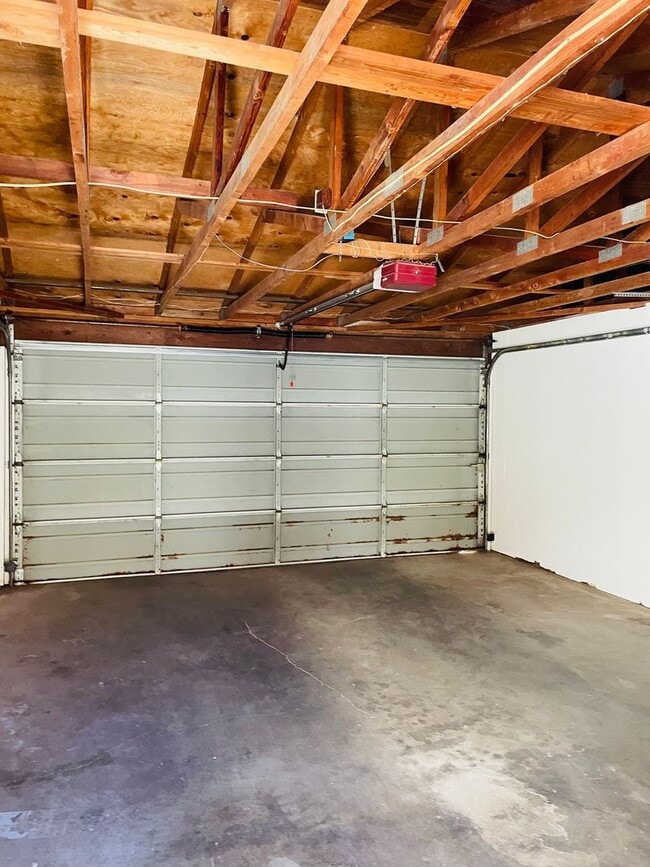 Building Photo - Gorgeous Completely Remodeled Single Story...