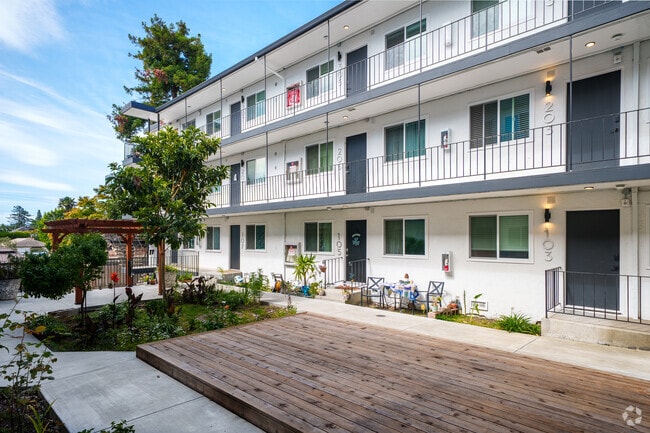 Building Photo - 2124 Parker