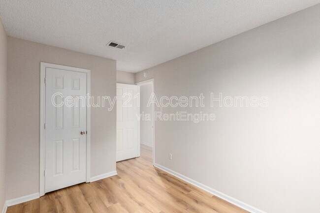 Building Photo - 12113 Greenway Ct