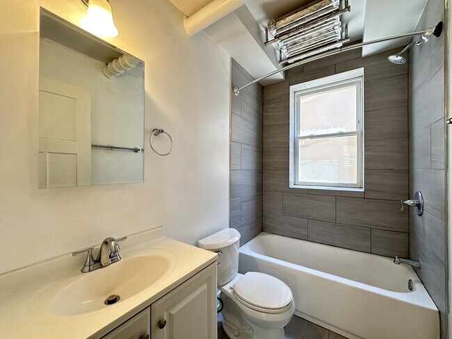 Building Photo - 4824 W Addison St