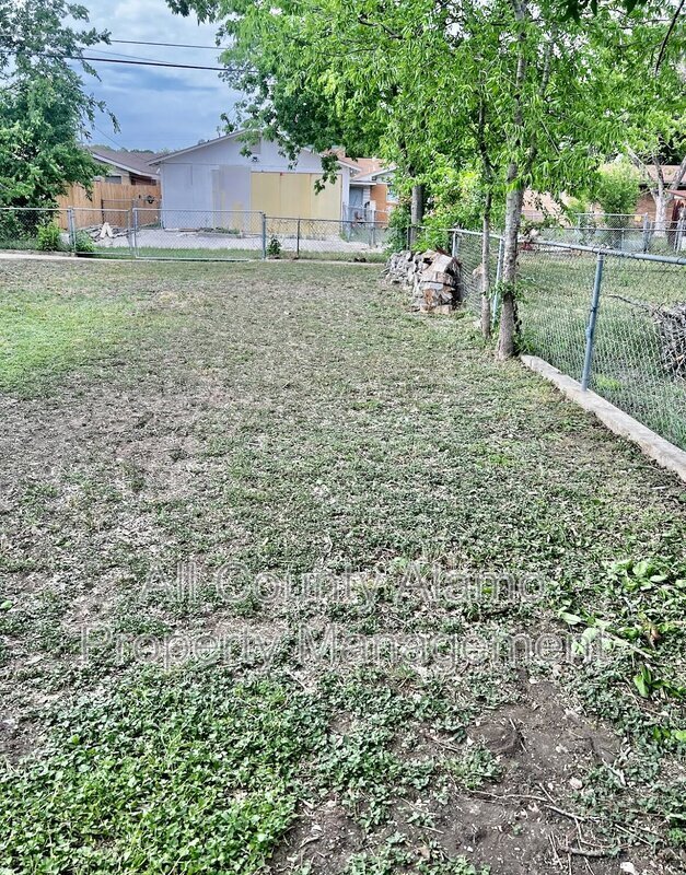 Building Photo - 4923 Creekmoor Dr