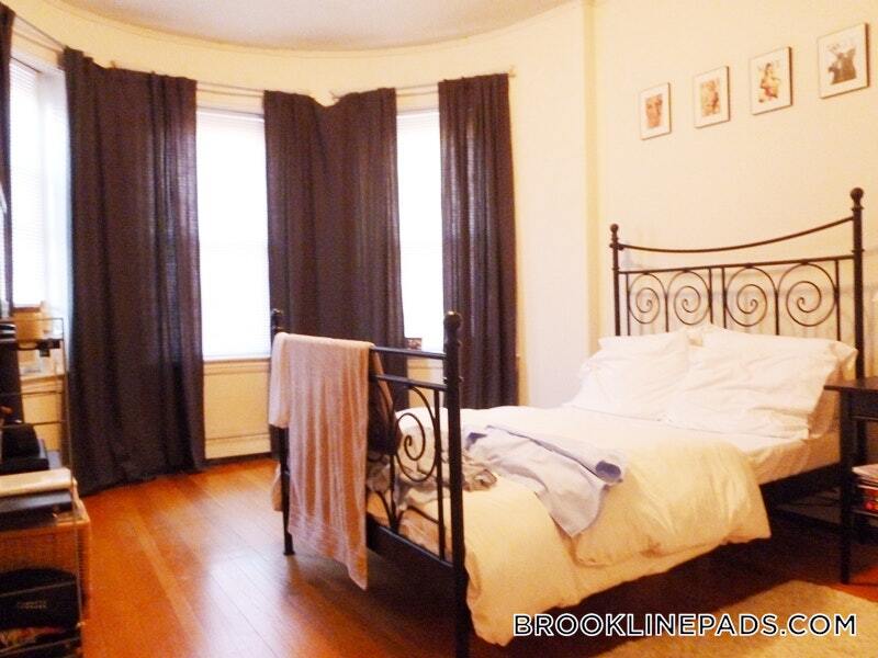 Building Photo - 208 Winthrop Rd