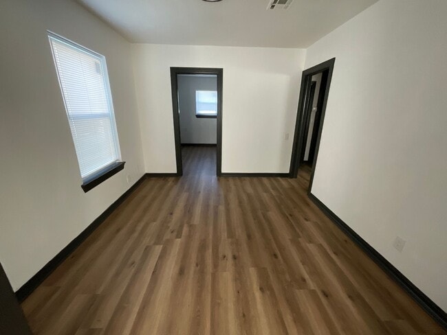 Building Photo - 2413 NE 27th St