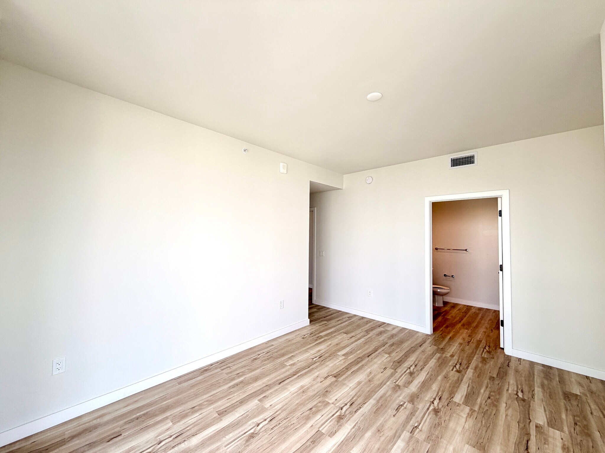 Building Photo - 452 SW 2nd St