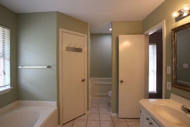 Building Photo - COMING SOON! Stunning 3 Bed 2 Bath Home in Lindale ISD!
