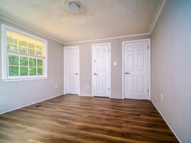 Building Photo - "Charming 3-Bedroom Retreat in Kings Mountain - Cozy 1050 sqft Home!"