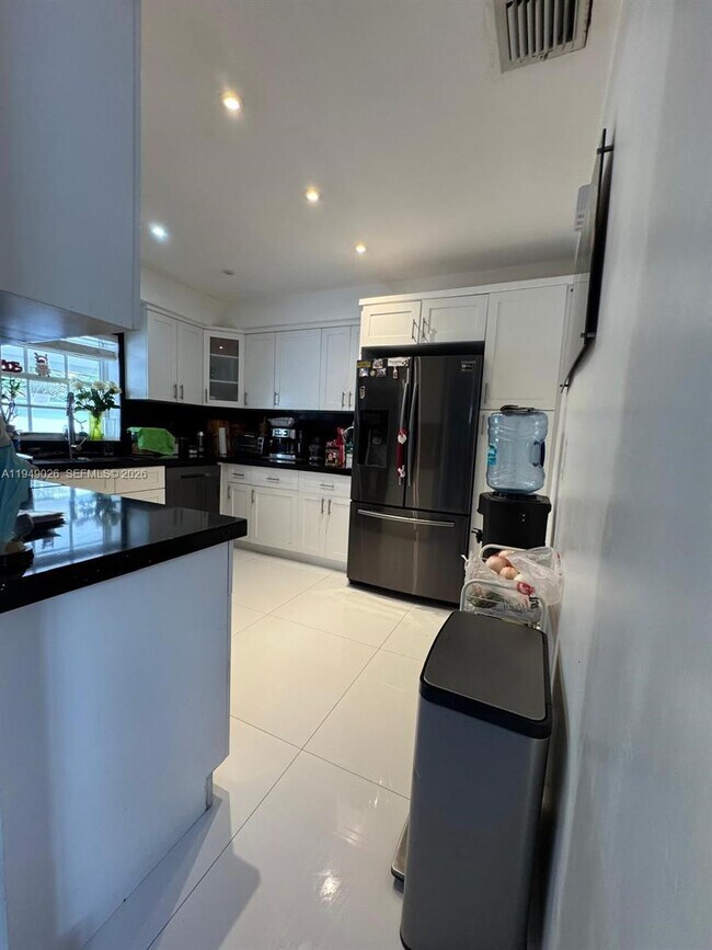 Building Photo - 3551 Palm Ave