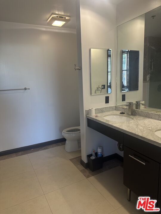 Building Photo - 520 S Kingsley Dr
