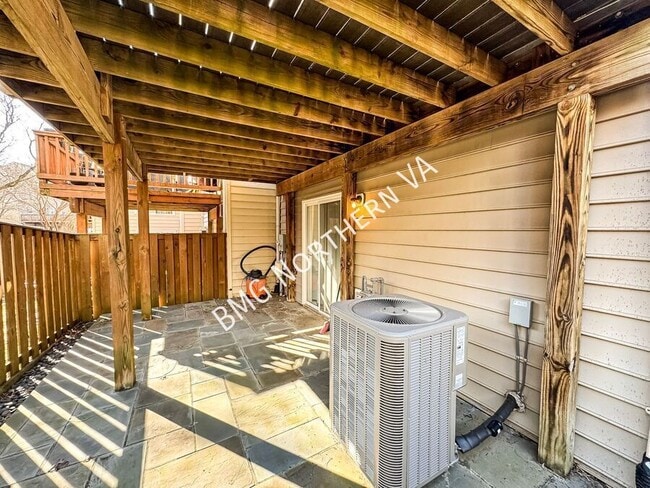 Building Photo - 4647 Flatlick Branch Dr