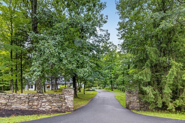Building Photo - 11 Sky View Ct